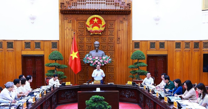 Prime Minister Pham Minh Chinh speaks at the meeting in Hanoi on August 14. (Photo: VNA)