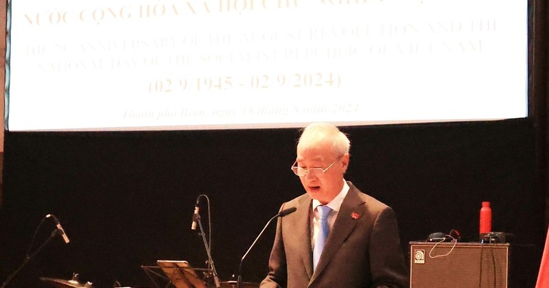 Vietnamese Ambassador to Switzerland Phung The Long speaks at the ceremony in Bern on August 18. (Photo: VNA)