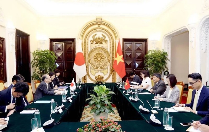 At the talks between Permanent Deputy Minister of Foreign Affairs Nguyen Minh Vu and Japanese Senior Deputy Minister for Foreign Affairs Funakoshi Takehiro in Hanoi on August 21. (Photo: VNA)