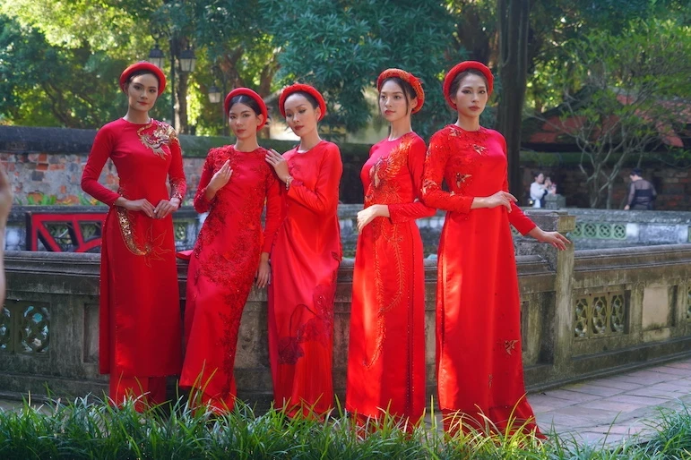 Top designers converge at Hanoi Ao Dai Tourism Festival 2024