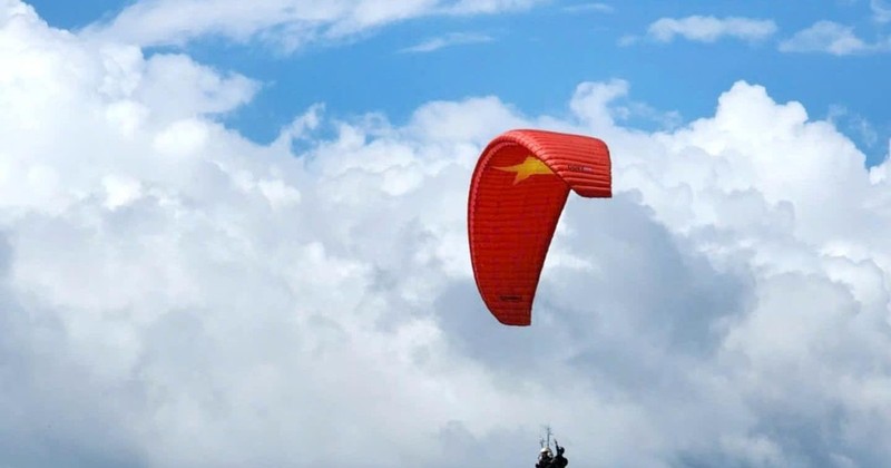 The appeal of adventure tourism in Mu Cang Chai has been affirmed, with over 40-50% of visitors coming specifically for paragliding each year. (Illustrative image - Source: VNA)