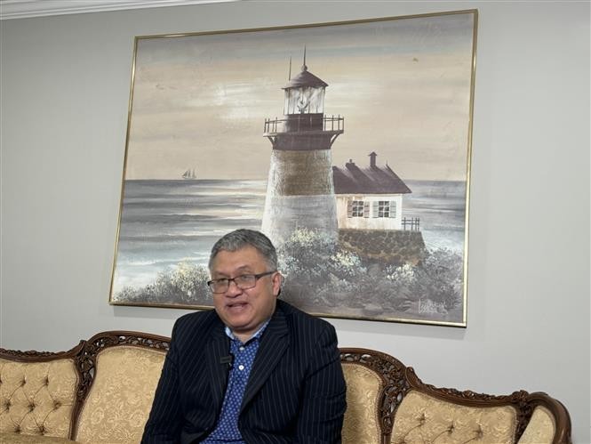 Lawyer Trinh Quoc Thien grants an interview to the Vietnam News Agency at his home. (Photo: VNA)