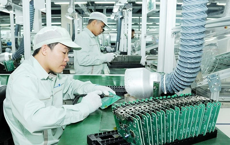 Production and assembly of electronic components at the Vietnam Posts and Telecommunications Industrial Technology Joint Stock Company, Hoa Lac Hi-Tech Park, Hanoi. (Photo: TRAN AN)