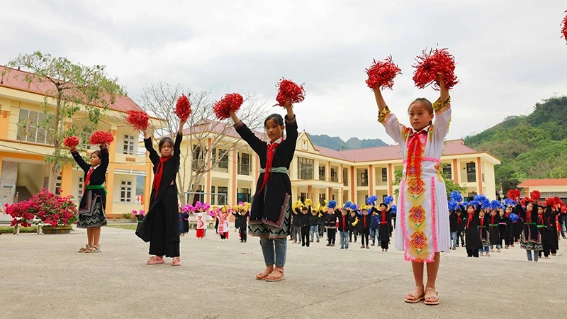 Outdoor activities of students at Ham Yen District Boarding Secondary and High School for Ethnic Minorities, Tuyen Quang Province. (Photo by Thanh Tung)