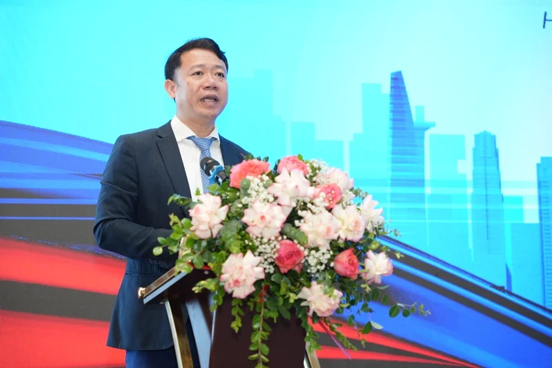 Le Thanh Dung, Director General of the General Department of Population under the Ministry of Health, delivers a speech.