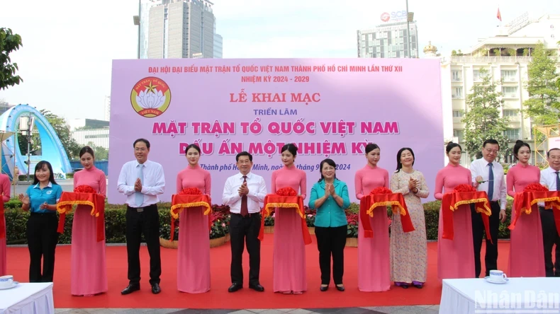 Photo exhibition highlights Vietnam Fatherland Front's imprints