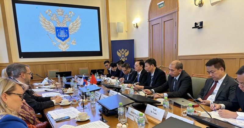 The working session between the Vietnamese Ministry of Science and Technology and the Russian Ministry of Science and Higher Education on September 24. (Photo: VNA)