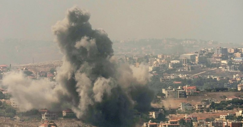 Smoke rises from Israeli airstrikes in the southern village of Kfar Rouman, seen from Marjayoun, south Lebanon. (Photo: Euronews)