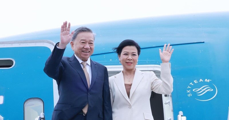 General Secretary of the Communist Party of Vietnam Central Committee and President of Vietnam To Lam and his spouse at John F. Kennedy International Airport in New York city (Photo: VNA)