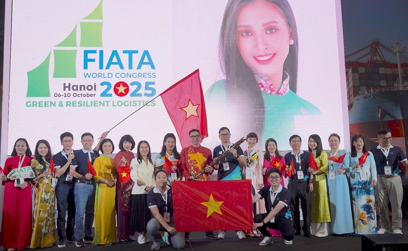 The Vietnamese delegation at the World Congress 2024 of the International Federation of Freight Forwarders Associations (FIATA) in Panama. (Photo: Courtesy of VLA)