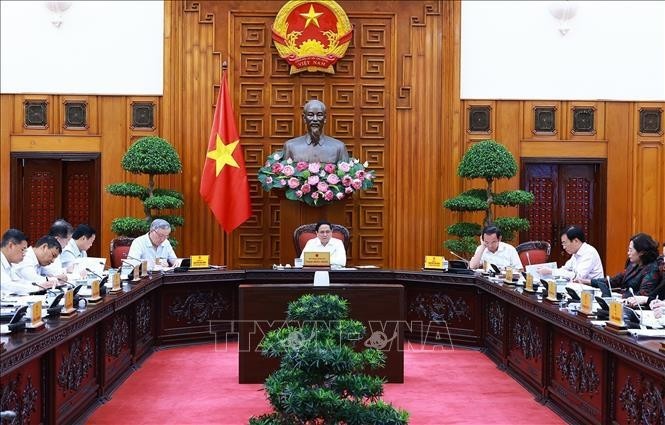 PM Pham Minh Chinh chairs a meeting between the permanent cabinet members and the steering committee for developing the project on regional and international financial centres on September 30. (Photo: VNA)