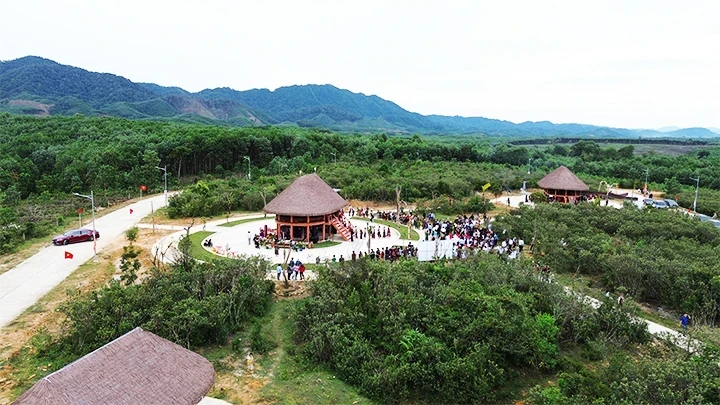 "Common House” in A Luoi