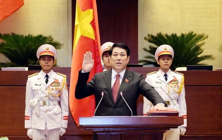 State President Luong Cuong takes the oath in front of the National Assembly and people nationwide on October 21. (Photo: VNA)