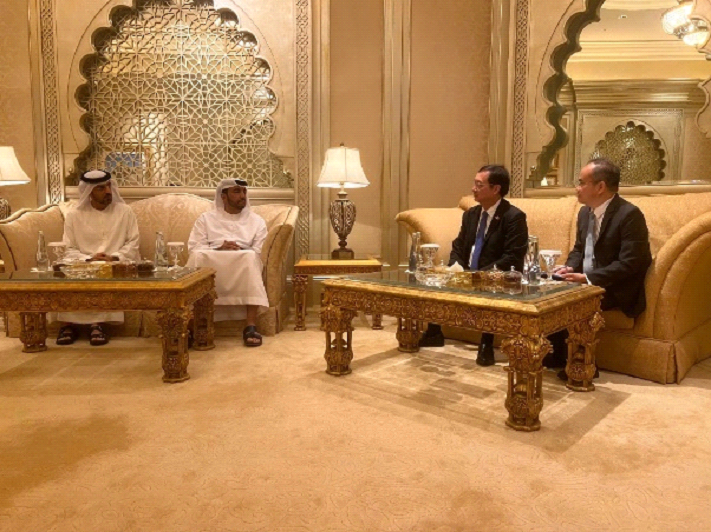 The meeting between Vietnamese Minister of Science and Technology Huynh Thanh Dat and Under-Secretary of the UAE Ministry of Industry and Advanced Technology Omar Al Suwaidi on October 29 (Photo: most.gov.vn)