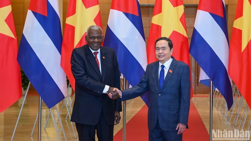 National Assembly Chairman Tran Thanh Man holds talks with Cuban National Assembly Chairman Esteban Lazo Hernandez