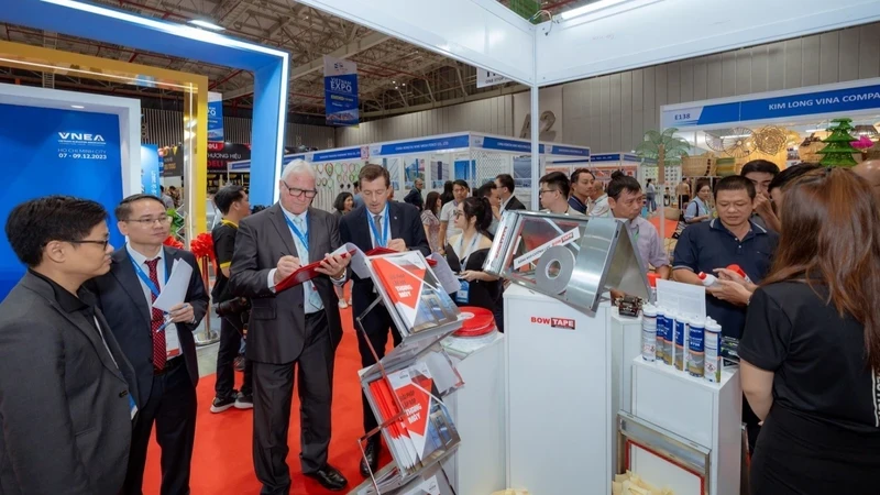  With the demand for elevators in Vietnam increasing at a rapid pace, many foreign enterprises are choosing Vietnam Elevator Expo as a channel to learn about the market and cooperation opportunities.