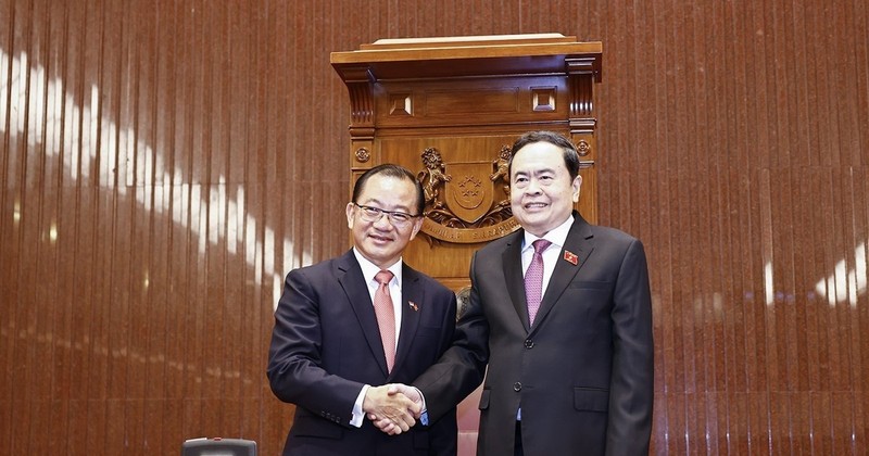 Vietnamese National Assembly Chairman Tran Thanh Man (R) and Speaker of the Parliament of Singapore Seah Kian Peng. (Photo: VNA)