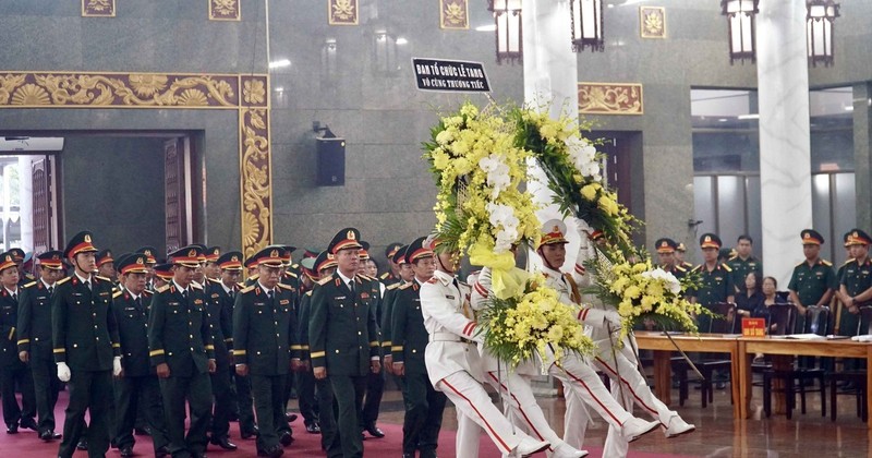 At the memorial service in Ho Chi Minh City for 12 soldiers who lost their lives during a military exercise in Binh Duong province (Photo: VNA)