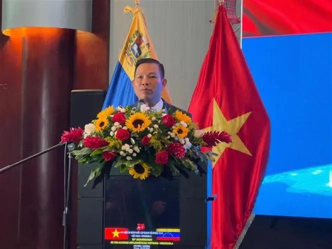 Vietnamese Ambassador to Venezuela Vu Trung My speaks at the event. (Photo: VNA)