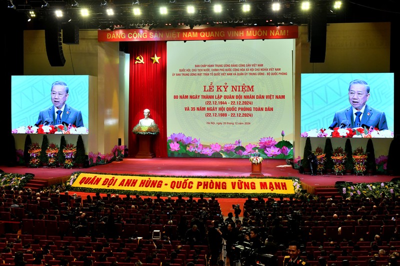 General Secretary To Lam, Secretary of the Central Military Commission, delivers a speech at the ceremony.