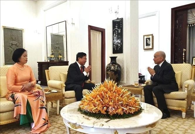 Cambodian leaders commend Vietnamese Ambassador for contributions