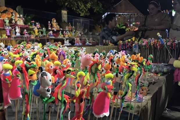 "To he" (coloured rice dough toy) making is a traditional handicraft of Xuan La Village in Ha Noi's Phu Xuyen District. (Photo: VNA)