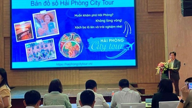 The “Hai Phong City Tour” digital map is introduced at an event on September 6. (Photo: thanhphohaiphong.gov.vn)