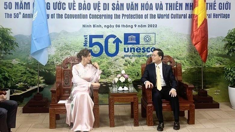 Chairman of the National Commission for UNESCO Ha Kim Ngoc (R) and UNESCO Director General Audrey Azoulay (Photo: VNA)
