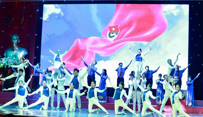 A dancing performance at the opening ceremony of the youth friendship meeting (Photo: doanthanhnien.vn)