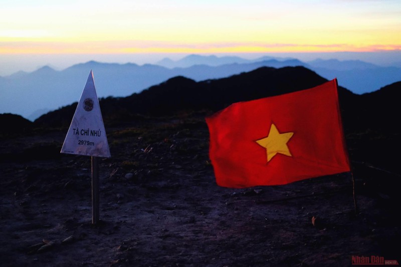Ta Chi Nhu is the sixth highest mountain of Vietnam (Photo: NDO)