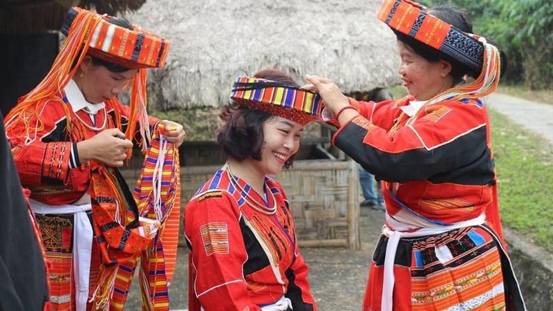 The traditional bride attire of the Pa Then ethnic minority in Ha Giang province (Photo: VNA)
