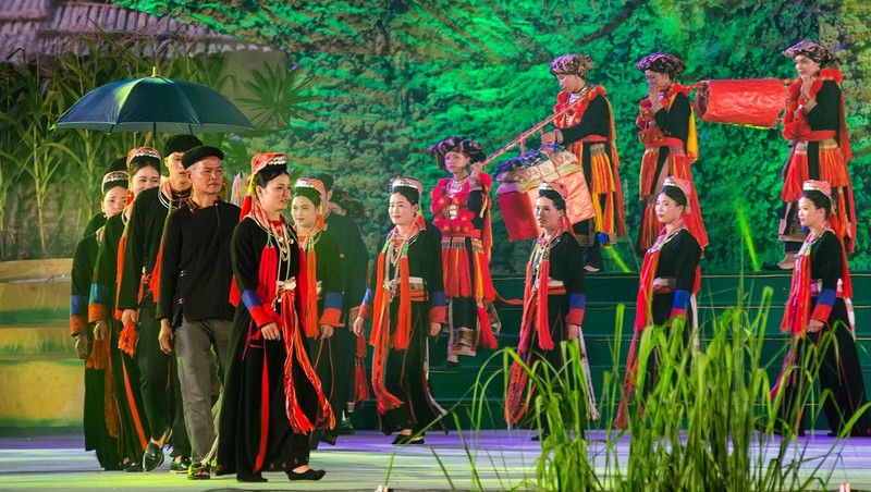 A stage reproduction of a traditional wedding of the Dao ethnic group (Photo: baodantoc.vn)