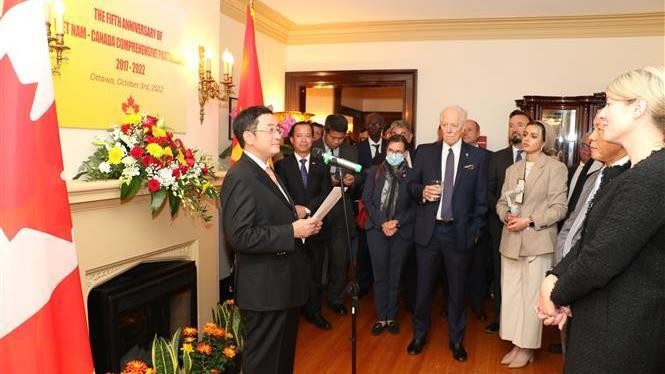 Vietnamese Ambassador to Canada Pham Cao Phong speaking at the ceremony (Photo: VNA)