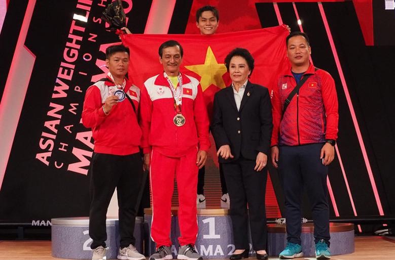 Vietnamese weightlifters have secured two gold and two silver medals at the 2022 Asian Weightlifting Championships. (Photo: thethao.vn)