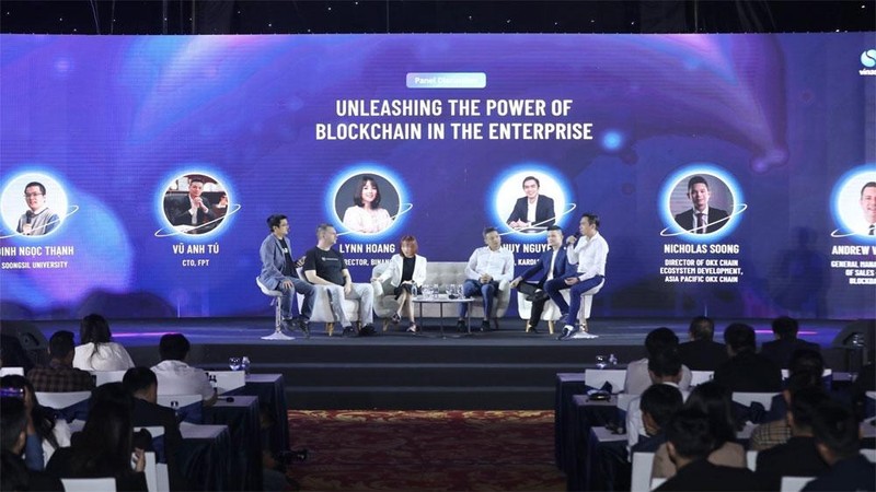A talkshow held within the framework of Vietnam Blockchain Summit 2022 (Photo: VNA)