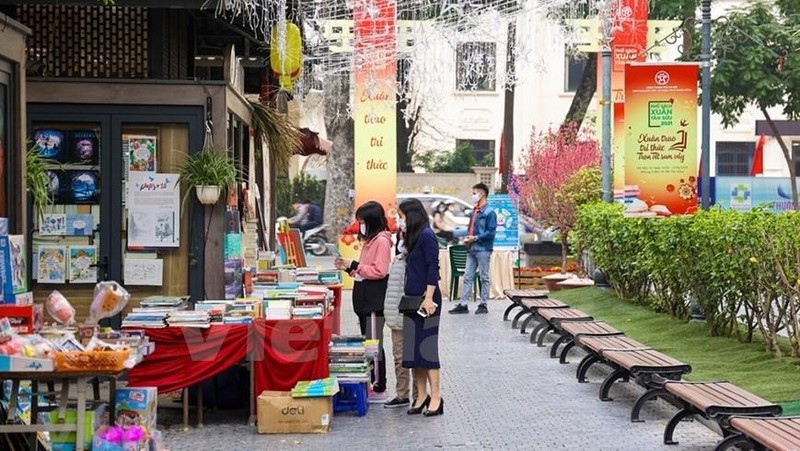 Hanoi Book Street is a favourite hangout for book lovers (Photo: VNA)