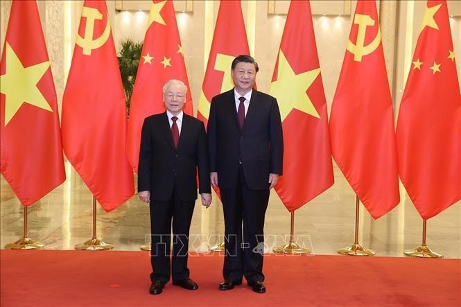 Party General Secretary and President of China Xi Jinping (R) and Vietnamese Party General Secretary Nguyen Phu Trong (Photo: VNA) 