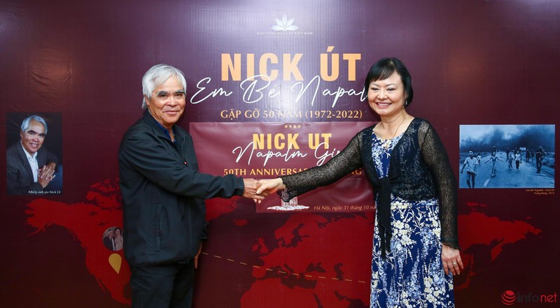 Photojournalist Nick Ut (L) reunites with “Napalm girl” 50 years after taking his historic photo (Photo: infonet)