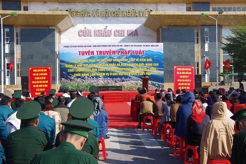 Overview of the event at Chi Ma border gate in Loc Binh district.