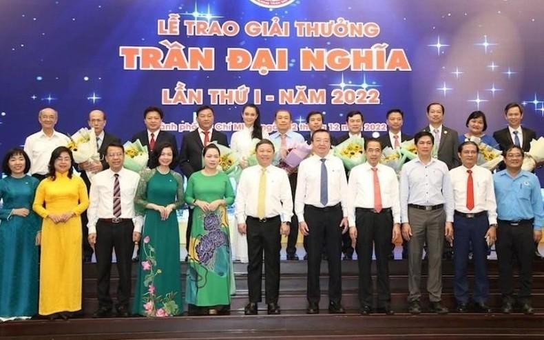 Outstanding teachers and managers in vocational education receive Tran Dai Nghia Awards