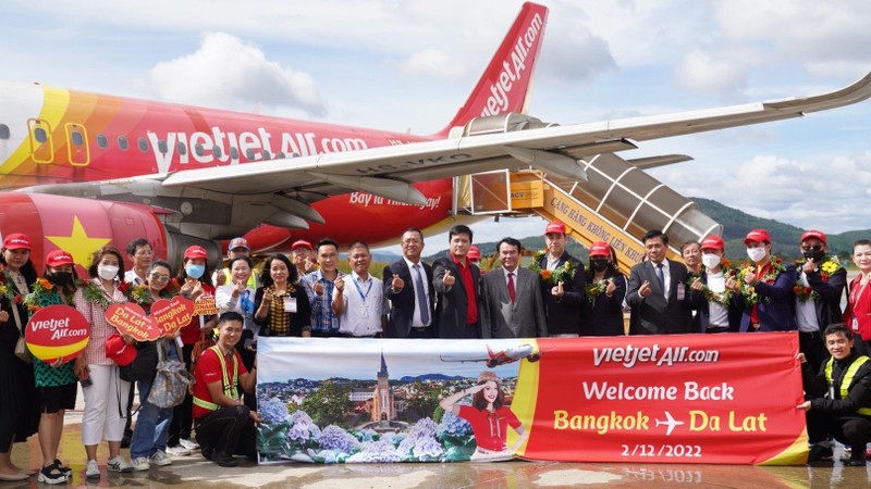 Flight VZ940 from Bangkok (Suvarnabhumi) was welcomed by Lam Dong province’s leaders and Lien Khuong International Airport’s authorities. (Photo: Vietjetair.com)