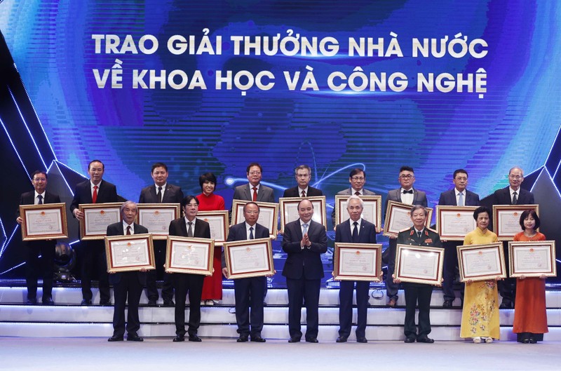 Winners of the sixth Ho Chi Minh Awards and State Awards on Science and Technology honoured at a ceremony in Hanoi in late November.