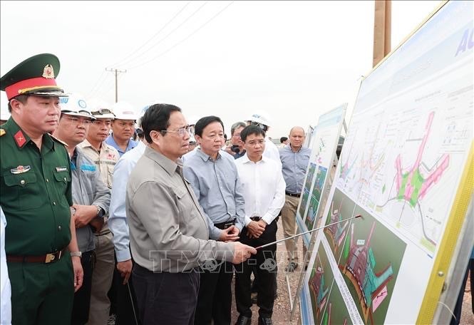 PM Pham Minh Chinh inspects progress of the project (Photo: VNA)