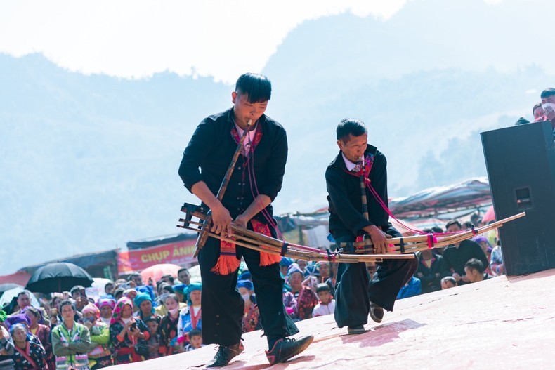 Ethnic groups in Dien Bien joyfully celebrate spring festival 