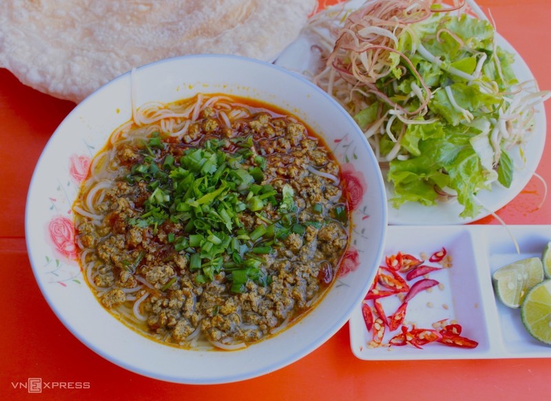 Fiddler crab noodle: A dish visitors should not miss in Quy Nhon (Photo: VnExpress)