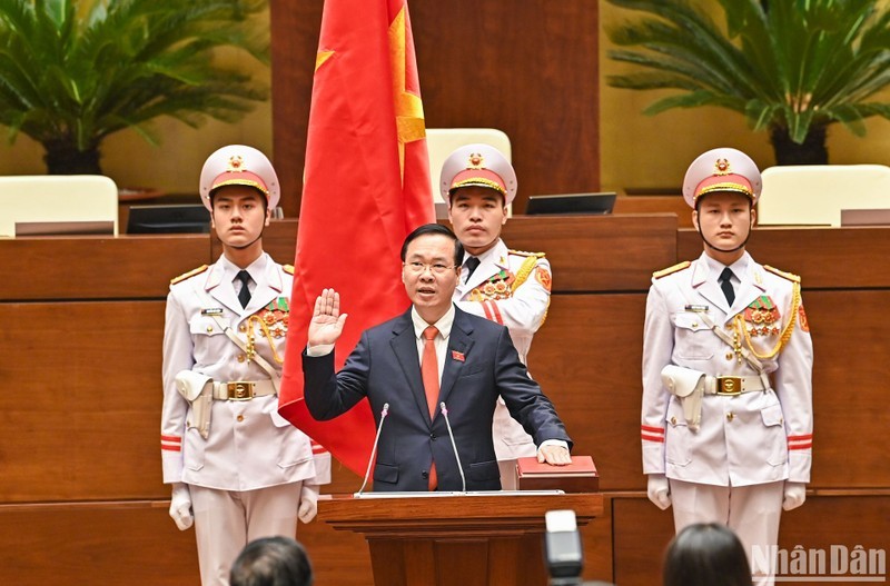Politburo member Vo Van Thuong sworn in as State President.