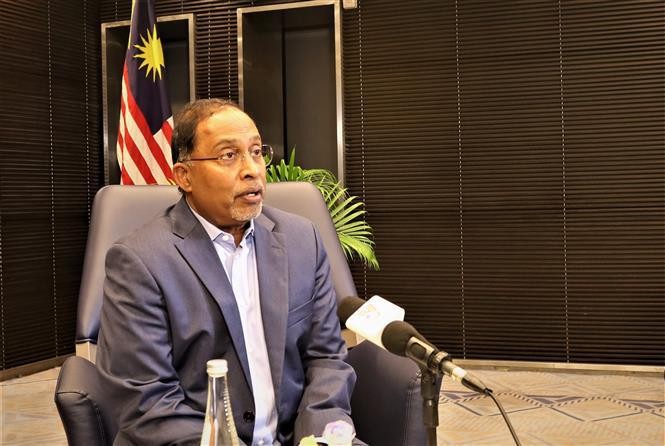 Malaysian Foreign Minister Zambry Abdul Kadir grants an interview to the Vietnam News Agency. (Photo: VNA)