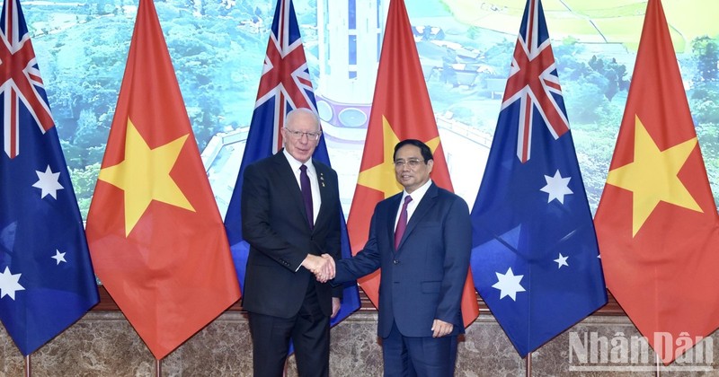 Prime Minister Pham Minh Chinh and Australian Governor-General David Hurley.