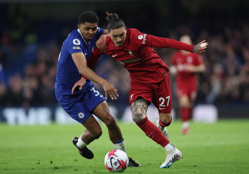 Chelsea's Wesley Fofana in action with Liverpool's Darwin Nunez during their Premier League clash at Stamford Bridge, London, the UK, April 4, 2023, (Photo: Reuters)