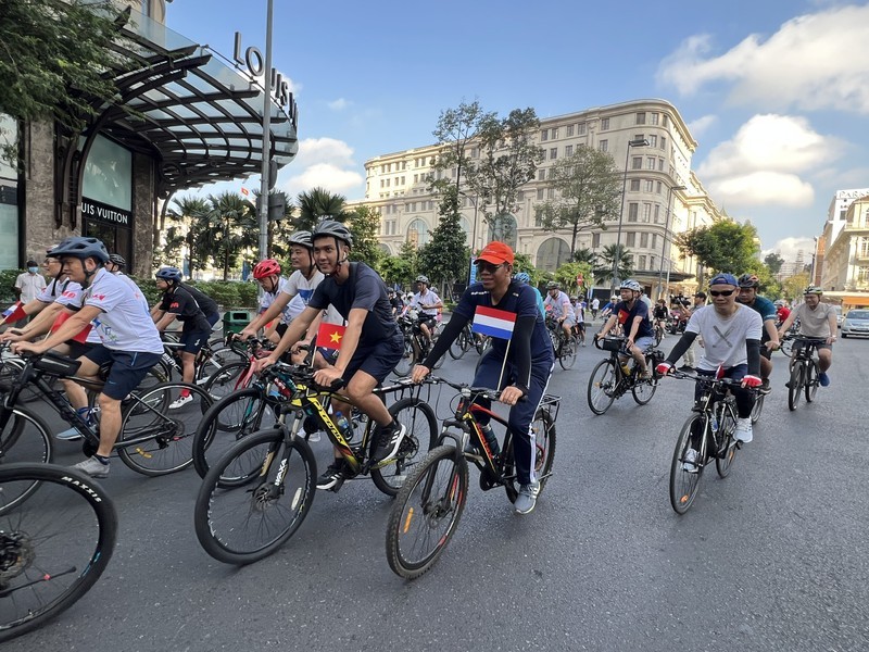 Cycling event marks Vietnam-Netherlands diplomatic ties